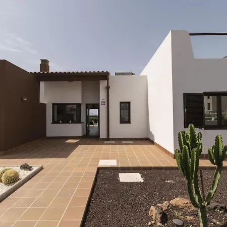 Lightbooking Pueblo Majorero Piscina Climatizada