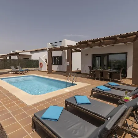 Lightbooking Pueblo Majorero Piscina Climatizada