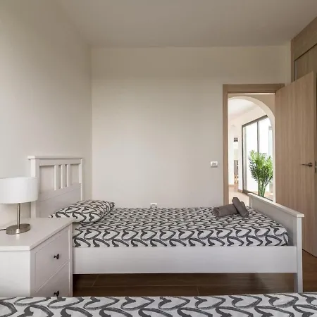 Lightbooking Pueblo Majorero Piscina Climatizada Jove 10 *